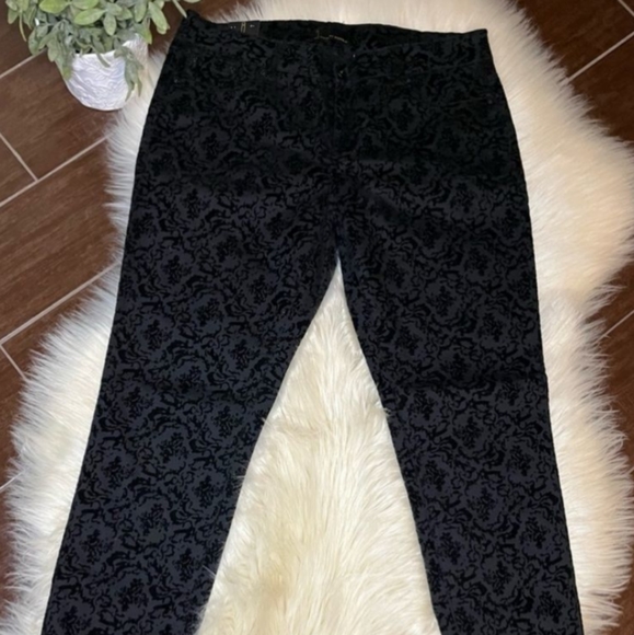 Buffalo Velvet embossed mid-rise Jeans - Picture 2 of 8